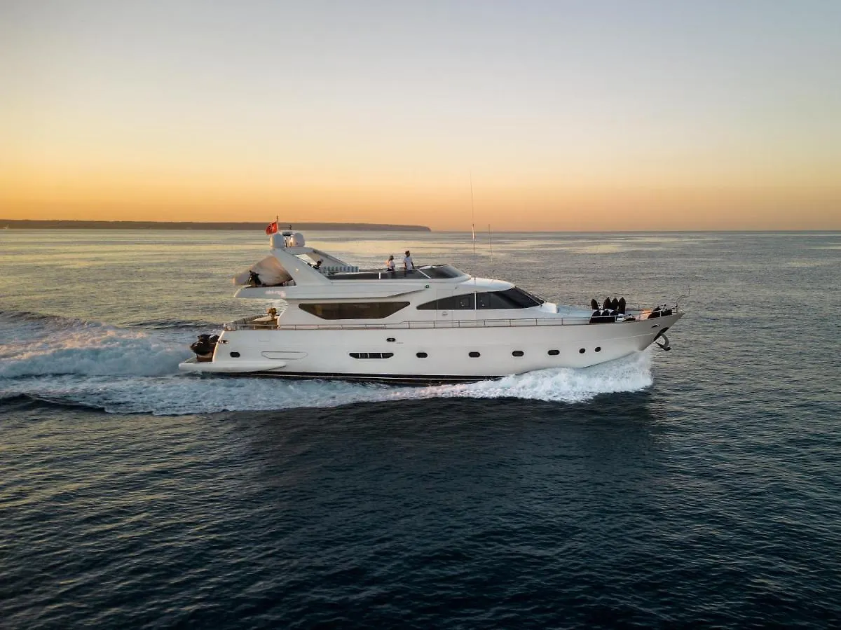 Hotel en barco Hotel Essoess Boat - Five Star - Exclusive Use Palma de Mallorca