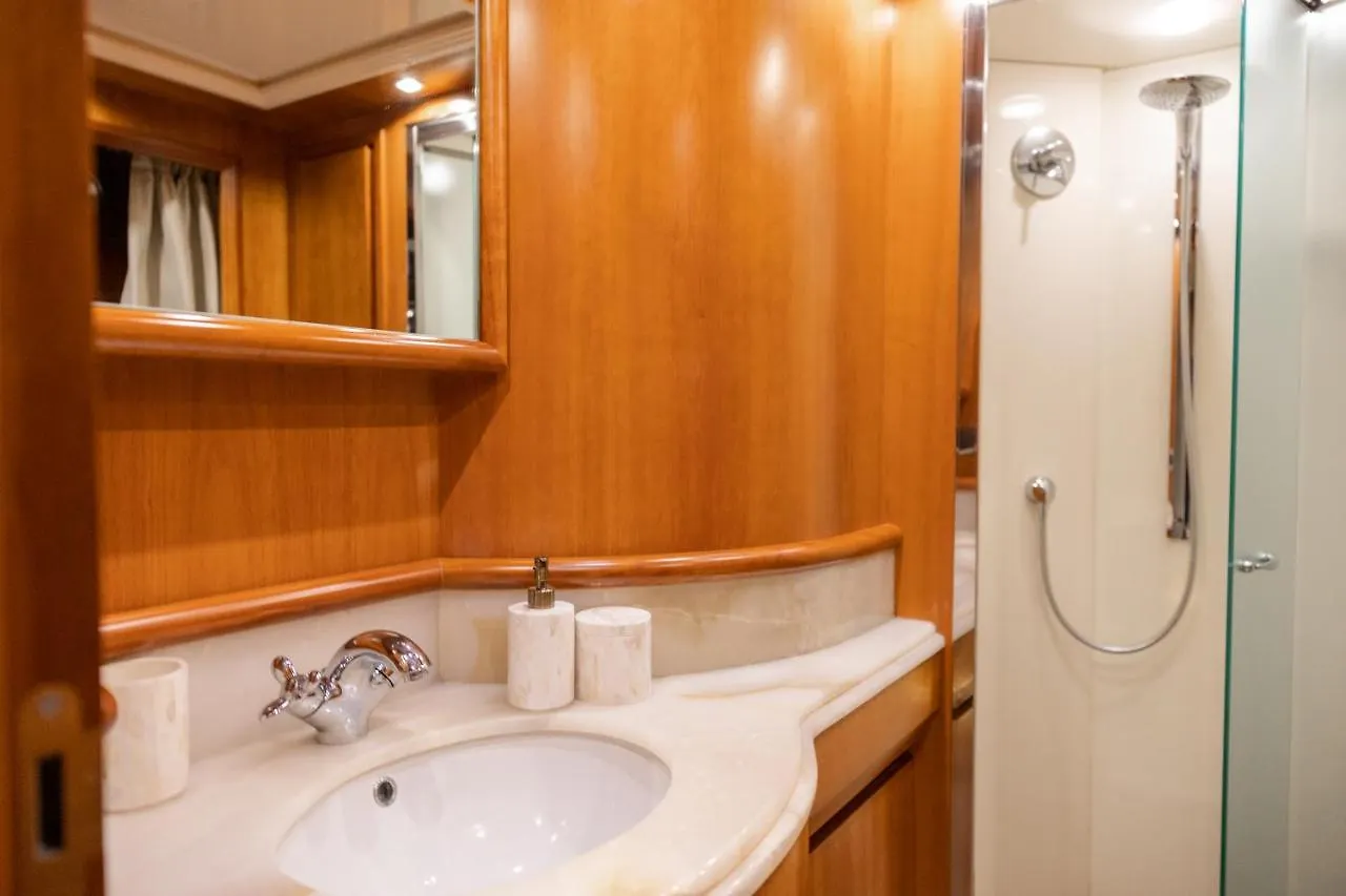 Hotel Essoess Boat - Five Star - Exclusive Use Palma de Mallorca Hotel en barco