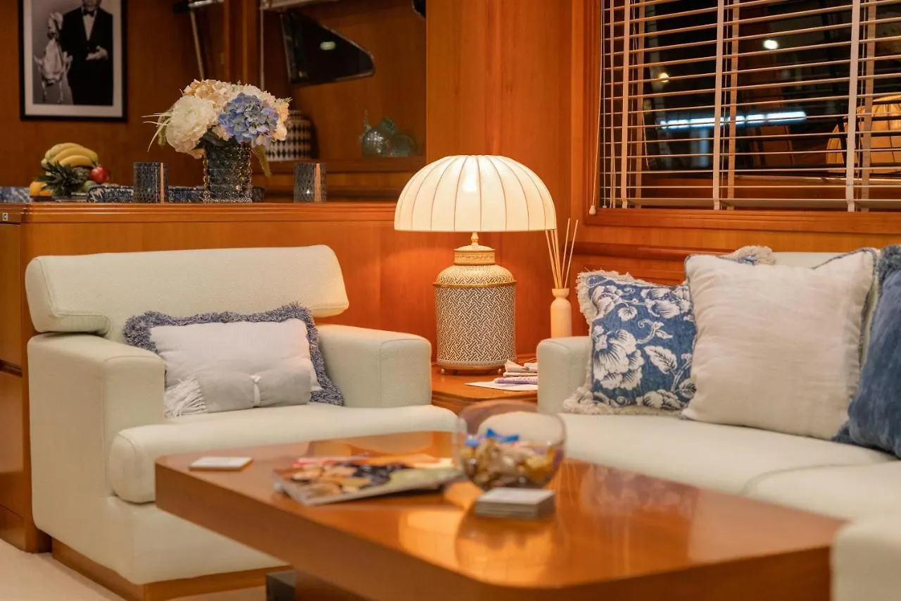 Hotel en barco Hotel Essoess Boat - Five Star - Exclusive Use Palma de Mallorca