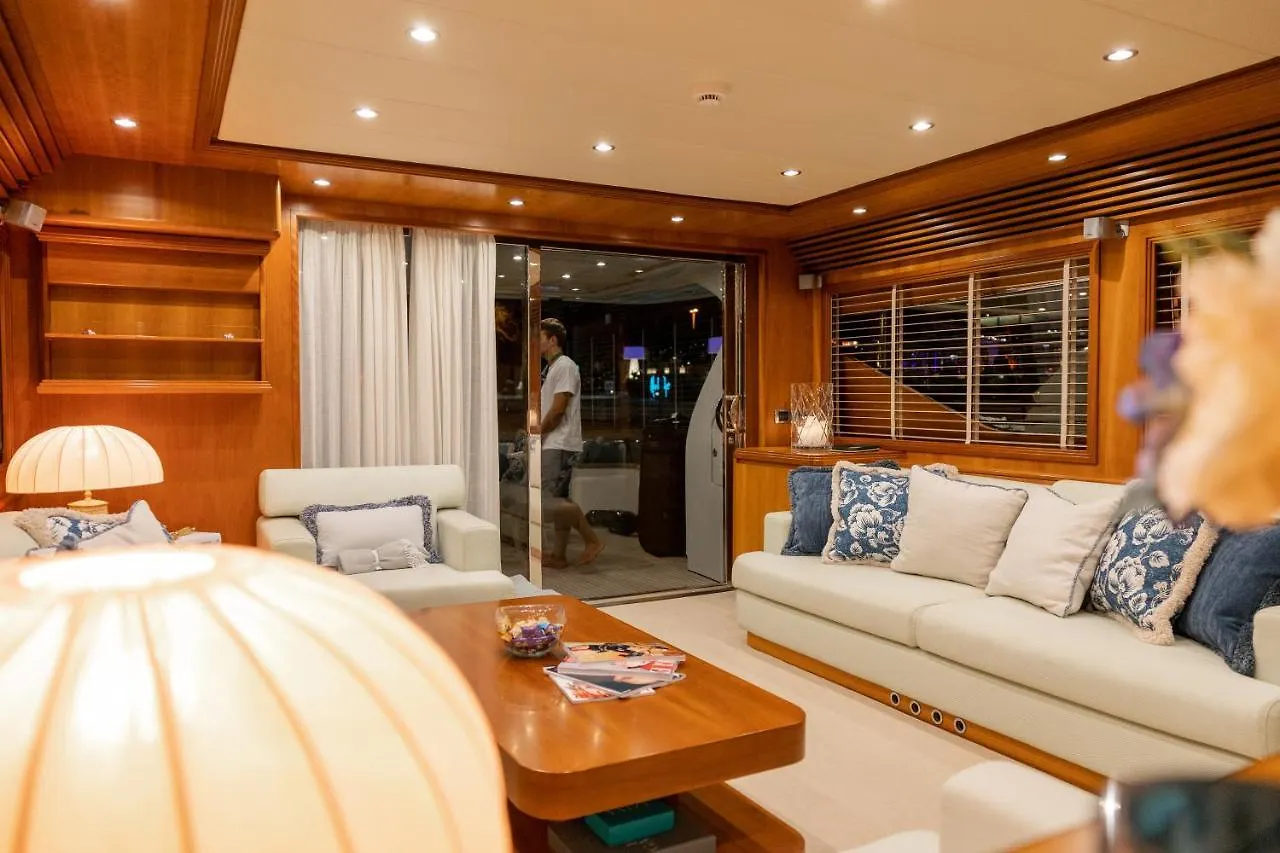 Hotel Essoess Boat - Five Star - Exclusive Use Palma de Mallorca Hotel en barco
